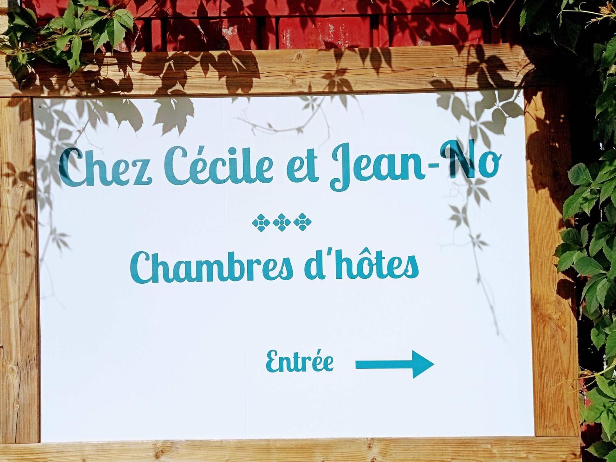 Bed and Breakfast Chez Cecile Et Jean-No Gan Exterior foto